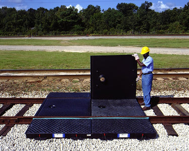 Ultra-Track Pan, Center Pan with Grates - International - 53